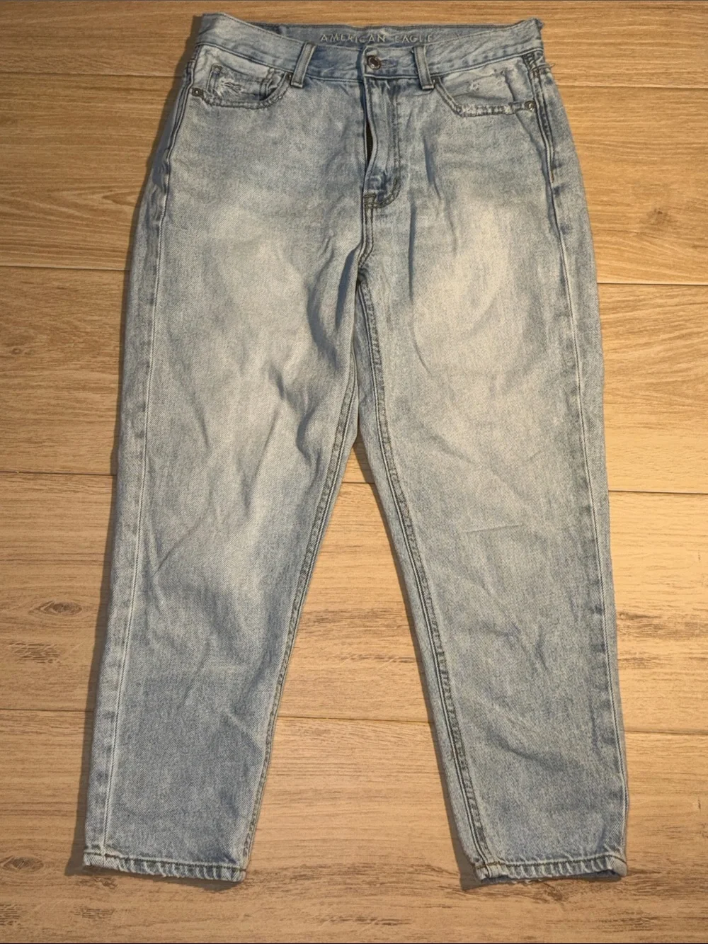 American Eagle Outfitters Light Blue mom Jeans size 4 short